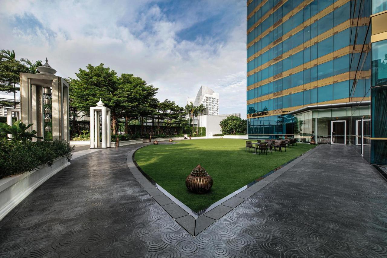Grande Centre Point Hotel Terminal21 Bangkok Exterior photo The lawn of the hotel