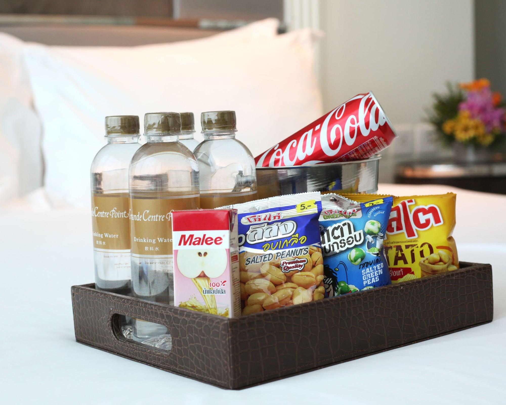 Grande Centre Point Hotel Terminal21 Bangkok Exterior photo A room service tray
