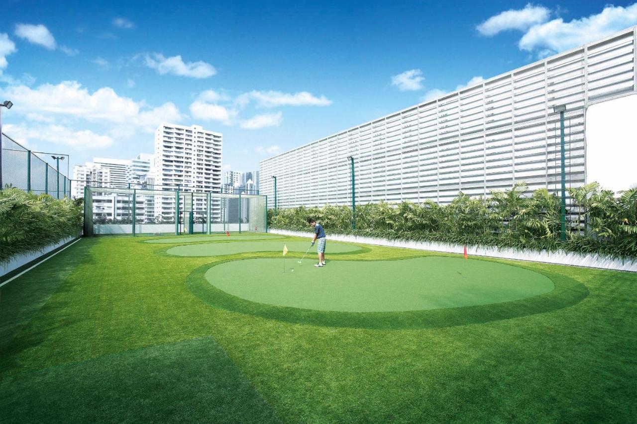 Grande Centre Point Hotel Terminal21 Bangkok Exterior photo Golf course