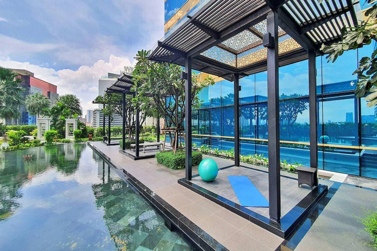 Grande Centre Point Hotel Terminal21 Bangkok Exterior photo The Yoga Deck